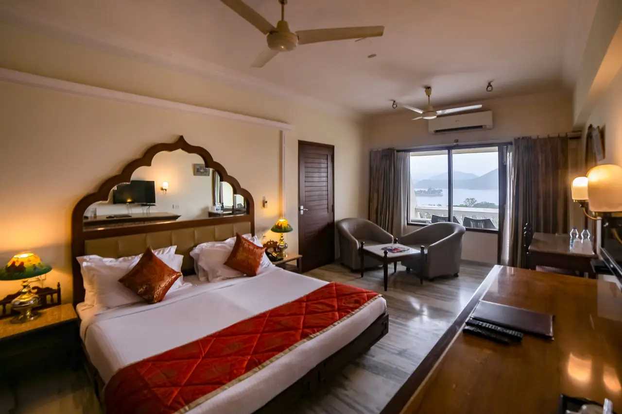 Hotel Hilltop Palace